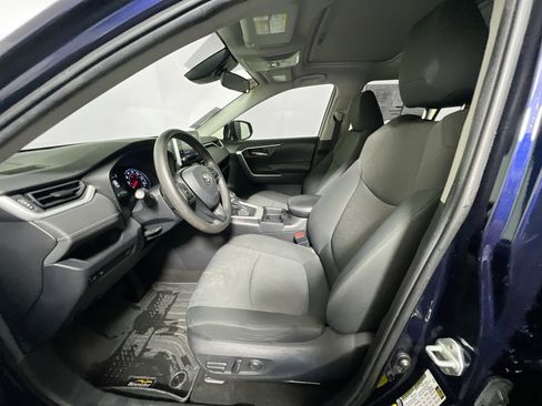 Used 2020 Toyota RAV4 XLE w/ Convenience Package image 14