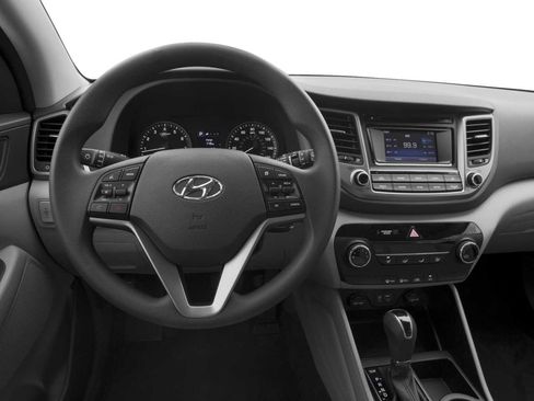 Used 2018 Hyundai Tucson Value w/ Cargo Package FWD image 4