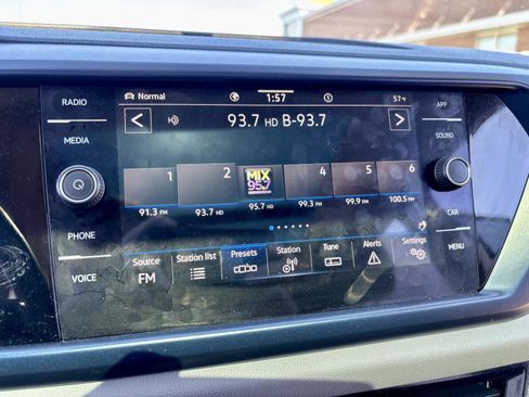 Used 2022 Volkswagen Taos SE image 29