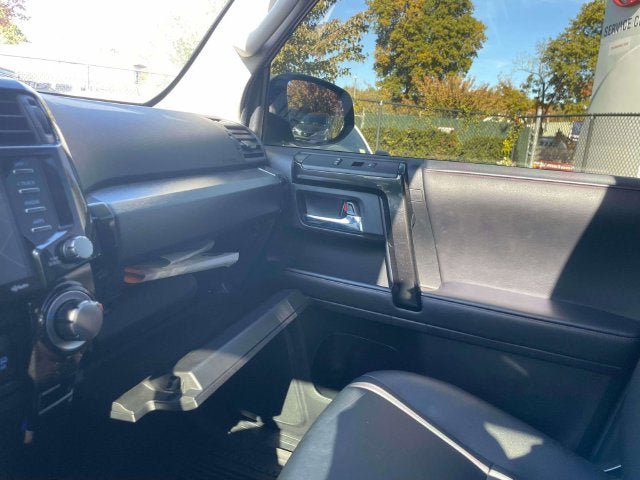 Certified 2022 Toyota 4Runner TRD Off-Road Premium w/ Moonroof Package AWD/4WD image 35