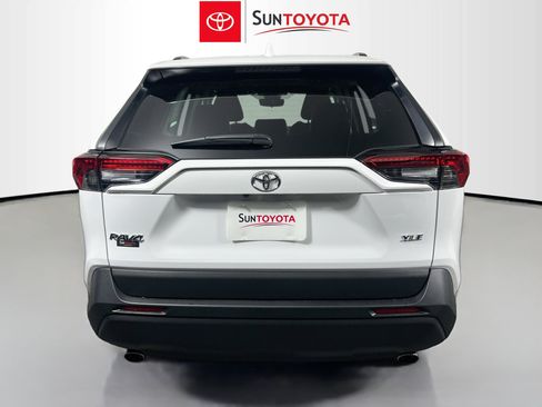 Used 2025 Toyota RAV4 XLE w/ Convenience Package image 5