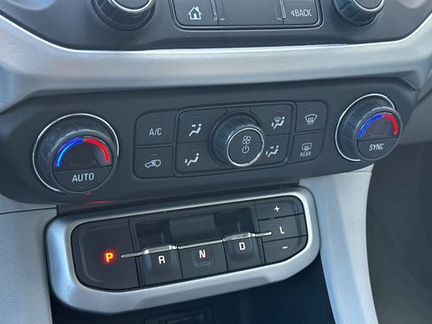 Used 2021 GMC Acadia SLT image 30