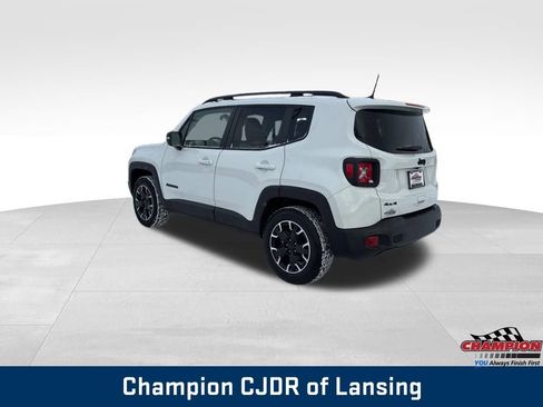 Used 2023 Jeep Renegade Latitude image 2