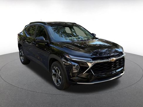 Used 2025 Chevrolet Trax LT w/ LT Convenience Package image 1