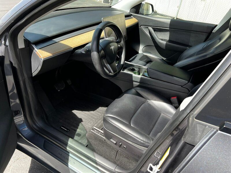 Used 2021 Tesla Model Y Long Range AWD/4WD image 14