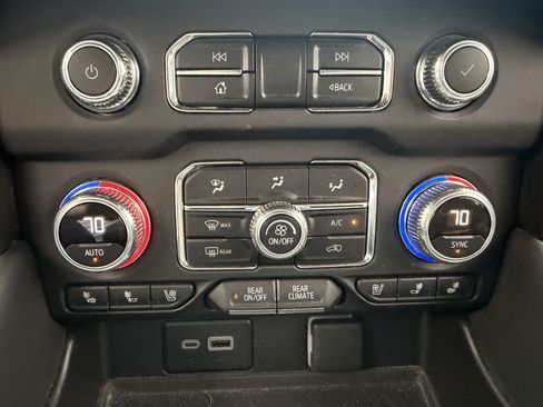 Used 2024 GMC Yukon XL AT4 AWD/4WD image 18
