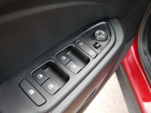 Used 2024 Hyundai Venue Limited FWD image 19