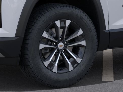 New 2027 Chevrolet Equinox LT w/ LPO, Floor Liner Package FWD image 9