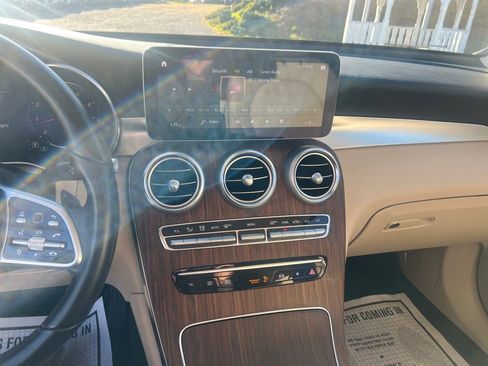 Used 2022 Mercedes-Benz GLC 300 GLC 300 w/ Premium Package Lite image 17