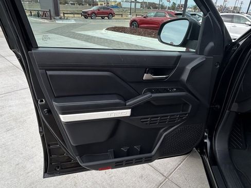 Used 2024 Toyota Tacoma TRD Off-Road image 10