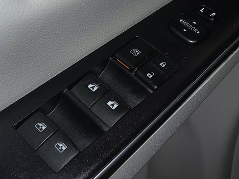 Used 2017 Toyota Camry SE image 27