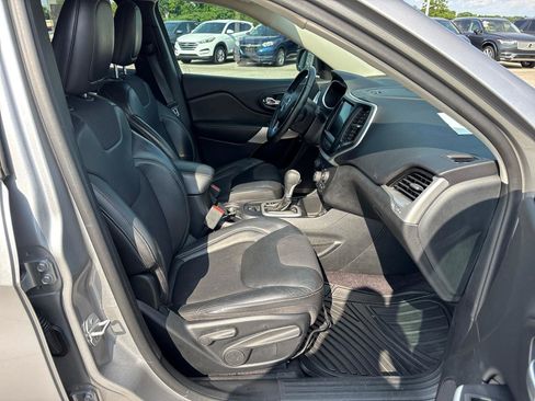 Used 2018 Jeep Cherokee Latitude Plus FWD image 23