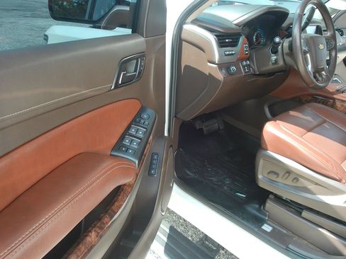 Used 2017 Chevrolet Suburban Premier RWD image 11