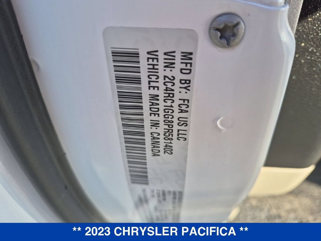 Used 2023 Chrysler Pacifica Limited FWD image 35