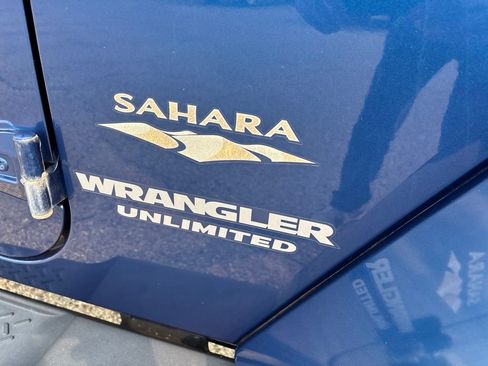 Used 2009 Jeep Wrangler Unlimited Sahara w/ Mopar Leather Group AWD/4WD image 11