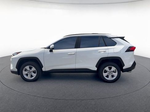 Used 2019 Toyota RAV4 XLE FWD image 2