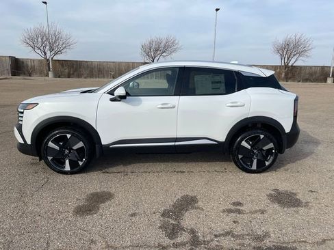 New 2025 Nissan Kicks SR image 3