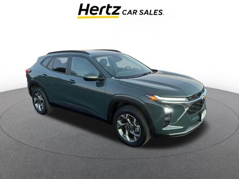 Used 2025 Chevrolet Trax LT w/ LT Convenience Package image 1