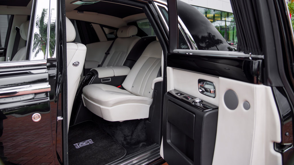 Used 2014 Rolls-Royce Phantom Sedan RWD image 33
