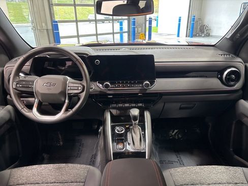 Used 2024 Chevrolet Colorado Z71 w/ Z71 Convenience Package 2 AWD/4WD image 11