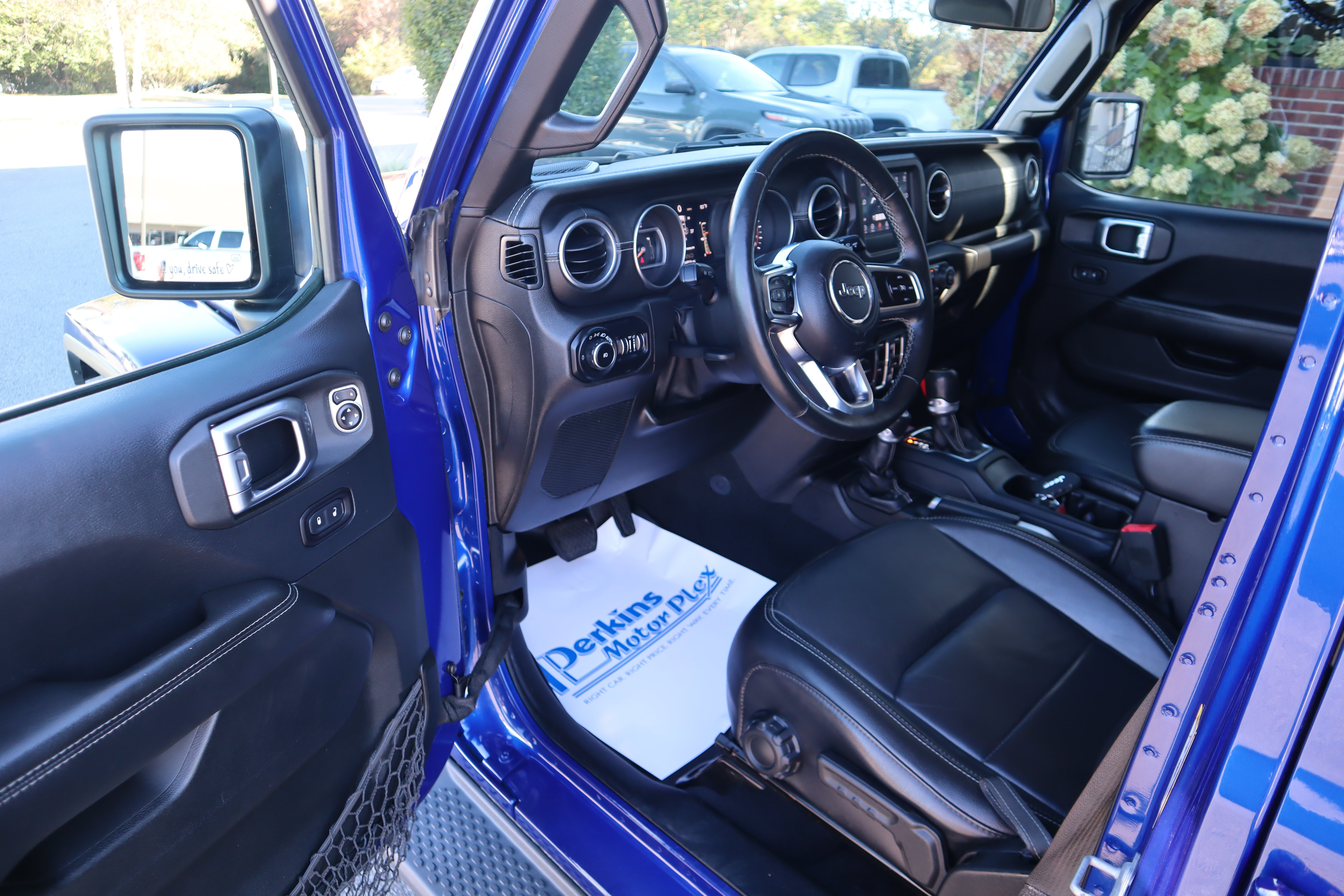 Used 2018 Jeep Wrangler Unlimited Sahara w/ Dual Top Group AWD/4WD image 3