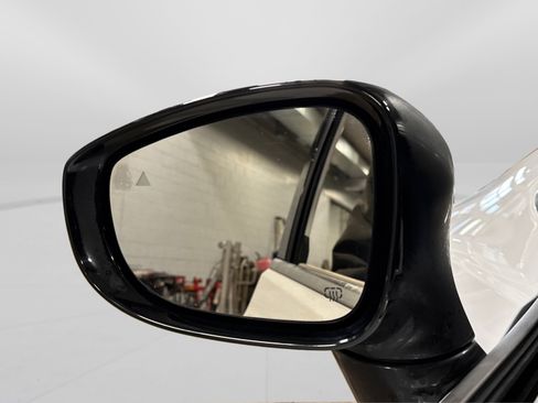 Used 2024 Chrysler Pacifica Touring-L FWD image 14