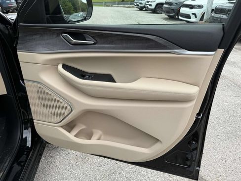 New 2026 Jeep Grand Cherokee L Limited w/ Limited Altitude Package AWD/4WD image 7