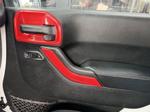 Used 2017 Jeep Wrangler Sahara AWD/4WD image 26