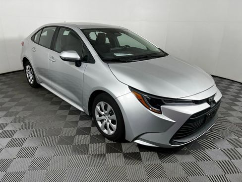 Used 2024 Toyota Corolla LE FWD image 3