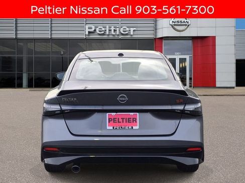 New 2026 Nissan Sentra SR w/ Floor Mat Package FWD image 4