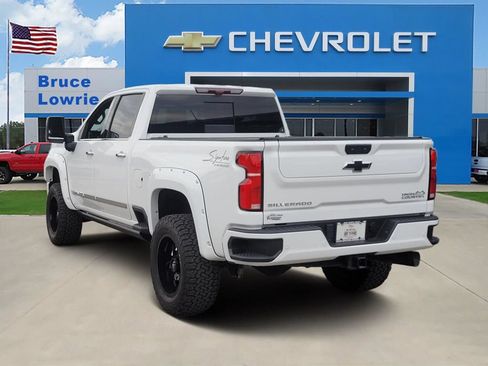 Used 2024 Chevrolet Silverado 2500 High Country w/ High Country Premium Package AWD/4WD image 4