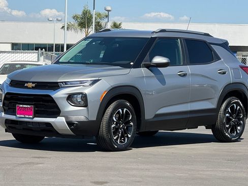 Used 2023 Chevrolet TrailBlazer LT FWD image 9