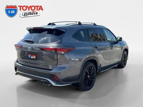 Certified 2024 Toyota Highlander XSE FWD image 5