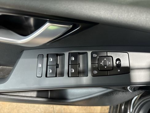 Used 2023 Kia Niro EX image 13