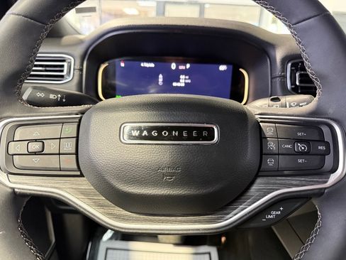 Used 2024 Jeep Wagoneer L Series II w/ Flexible Seating Group AWD/4WD image 16