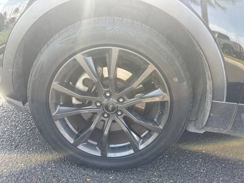 Used 2018 Ford Explorer XLT w/ Equipment Group 202A FWD image 13
