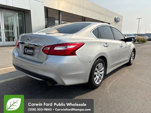 Used 2016 Nissan Altima 2.5 S w/ Power Driver Seat Package FWD image 3