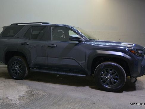 Used 2025 Toyota 4Runner SR5 AWD/4WD image 3