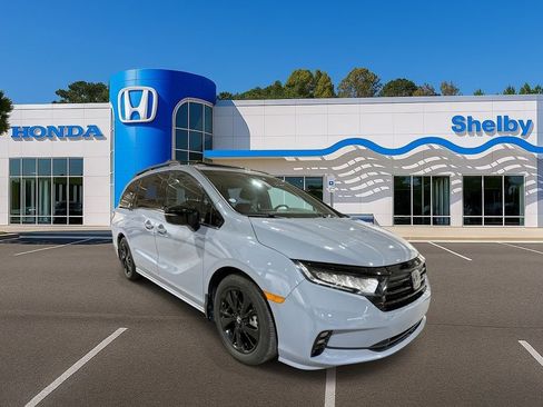 Used 2023 Honda Odyssey Sport image 2