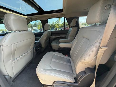 Used 2019 Ford Expedition Limited w/ Equipment Group 302A RWD image 10