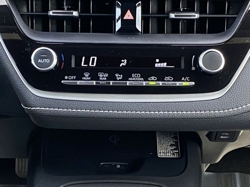 Certified 2025 Toyota Corolla SE w/ SE Package image 14