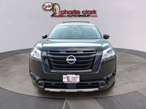 Used 2023 Nissan Pathfinder SL w/ Black Appearance Package image 8
