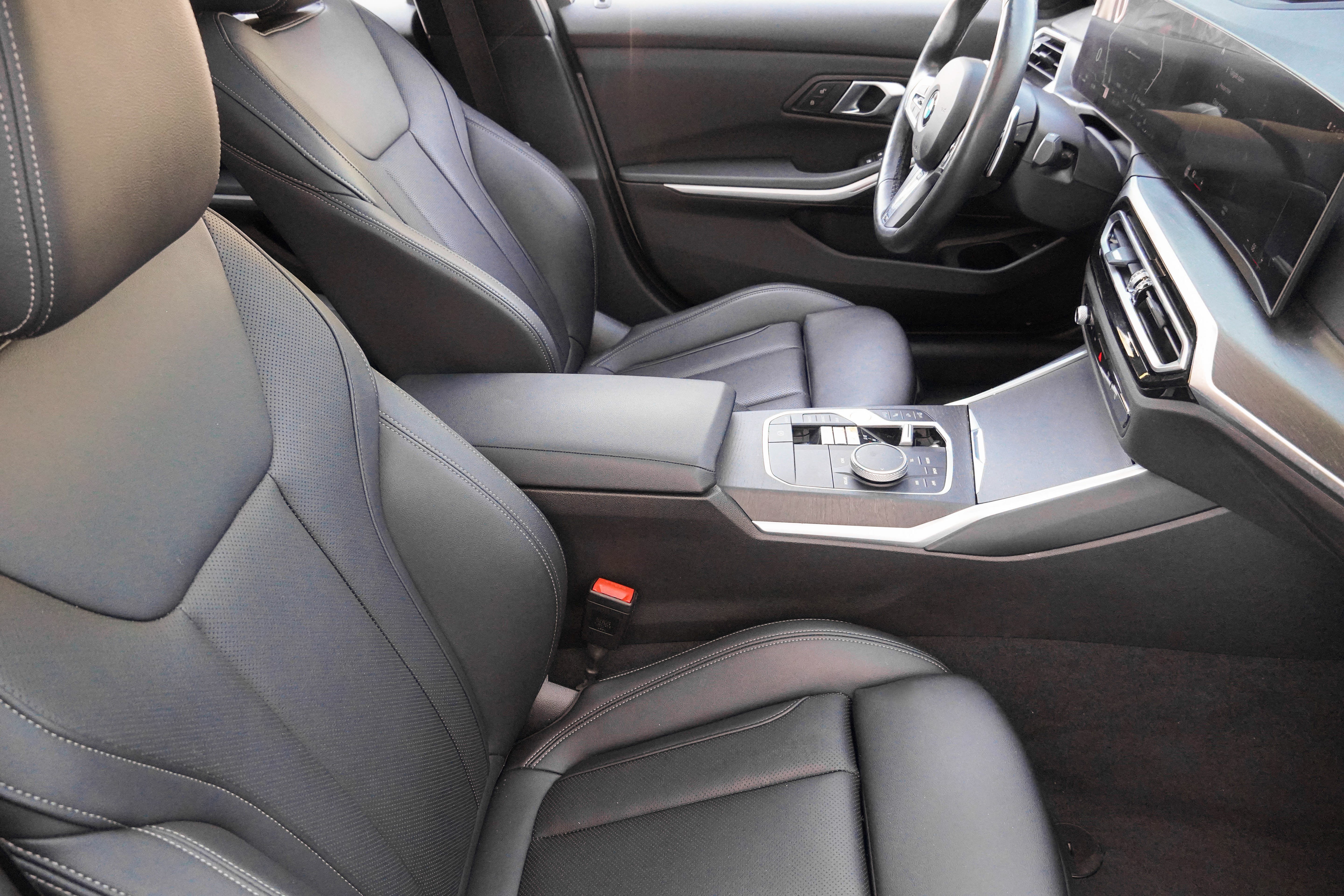 Used 2024 BMW 330i Sedan w/ M Sport Package RWD image 9