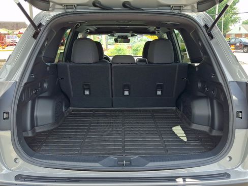 Used 2025 Subaru Forester Premium AWD/4WD image 31
