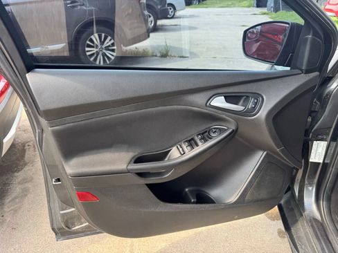 Used 2017 Ford Focus SE FWD image 15