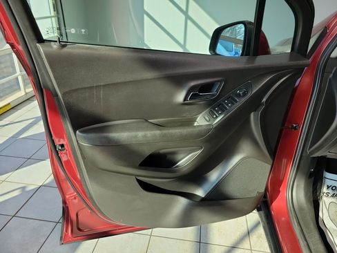 Used 2018 Chevrolet Trax LT w/ LT Convenience Package image 33