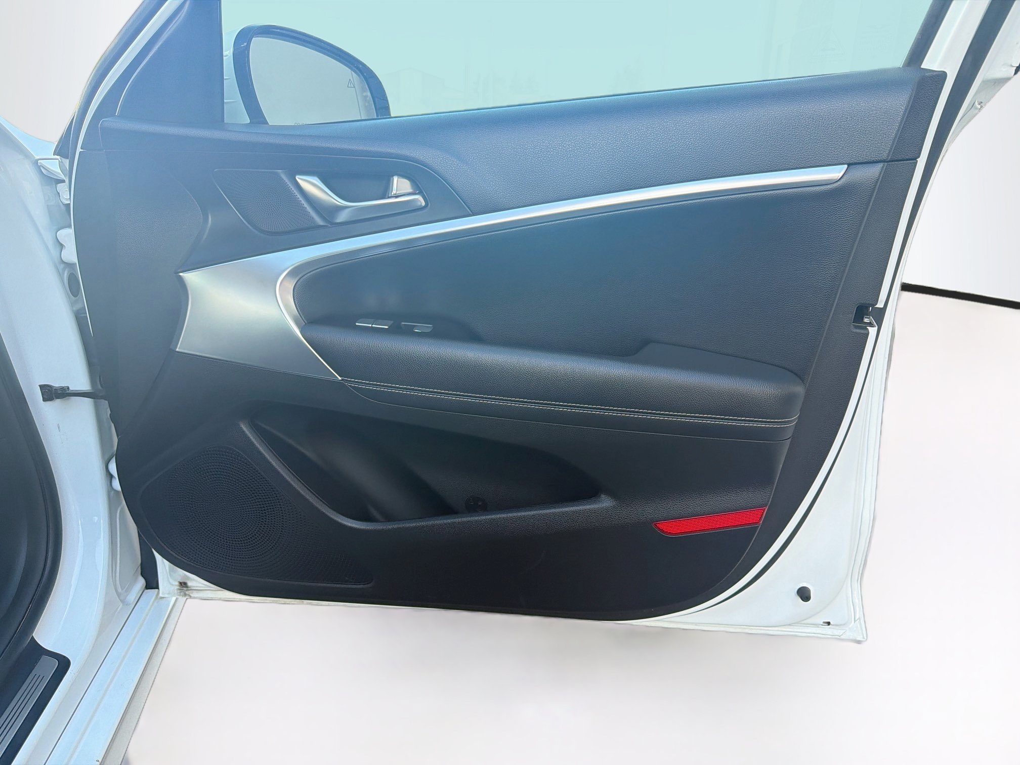 Used 2025 Genesis G70 2.5T AWD/4WD image 33