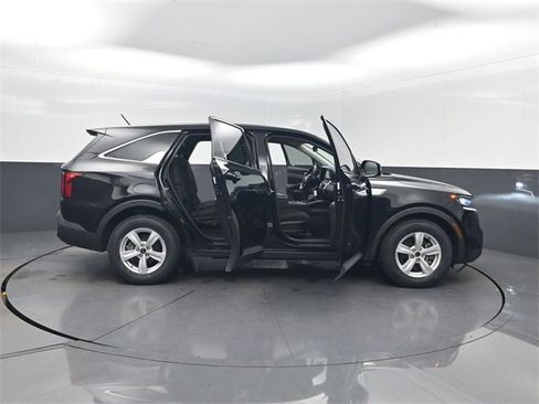 Used 2021 Kia Sorento LX image 38