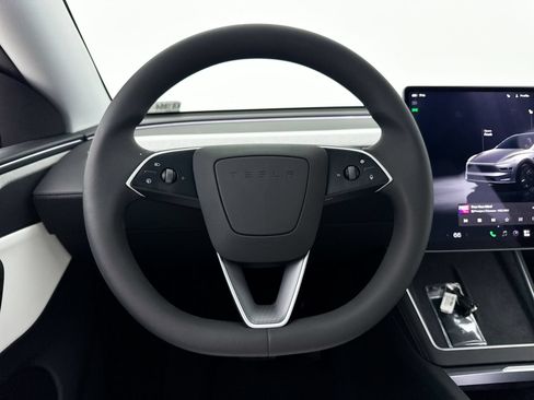 Used 2026 Tesla Model Y Long Range RWD image 3