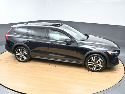 Used 2025 Volvo V60 B5 Cross Country Plus AWD/4WD image 46